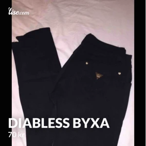  - !!!BUDA!!! Mörkblåa byxor från diabless. Aldrig använda. Storlek XS/S jag kan frakta men kan även mötas i Stockholm!