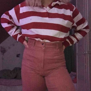  - Assnygg skjorta med märket Boomerang jag köpte på second hand för ett tag sen men som tyvärr aldrig kom till användning. Superbra skick☺️ Frakt: 59kr