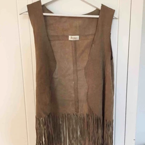  - Mocka fringe väst