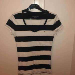  - Tommy Hilfiger t-shirt, aldrig använd