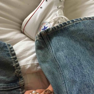  - Skitsnygga converse samt oanvända! Älskar modellen å önskar verkligen att de passade mig men är tyvärr snäppet för små:( de är 37 men skulle säga att de är väldigt små iaf, toppskick bortsett från lite missfärgning på bild 3, men knappt så att det syns:)