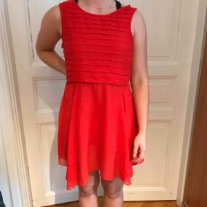  - Fin röd julklänning.