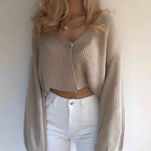  - Jättefin kofta från NA-KD, köpt för 399kr och använd max 3 gånger. Köparen står för frakten :) !!SÅLD!!