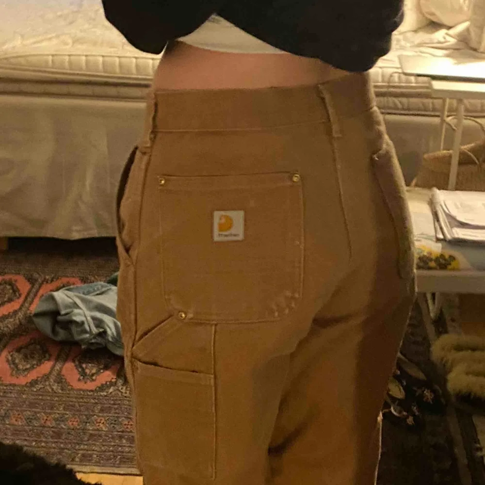 brown pants from carhart. they are a great thick material and in good condition. price includes shipping . Jeans & Byxor.