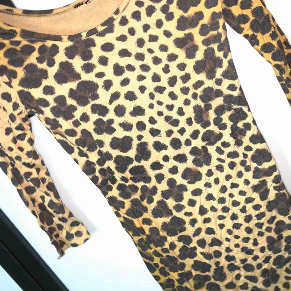Leopard klänning från h&m storlek xs-s fint skick . Klänningar.