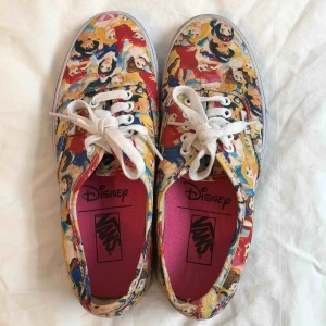  - Disney Vans Använda 1 gång, jättefint skick. Frakt tillkommer!