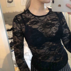  - En tröja i hel spets, från Gina tricot tror jag