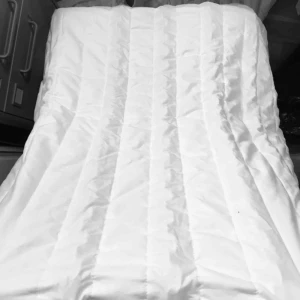  - Kedjetäcke 8 kg, från Somna®. Effektivt för lindrig av oro, ångest &sömnlöshet. Hjälper kroppen att slappna av och förbättrar sömnkvalitet en. Täcket är det svalaste på marknaden samt har kedjorna insydda vilket gör det ljudlöst. Nypris 5999 kr