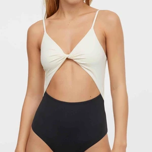  - Hej! Säljer oanvänd baddräkt med lapp från H&M för 290kr. Ordinarie pris 399kr. 