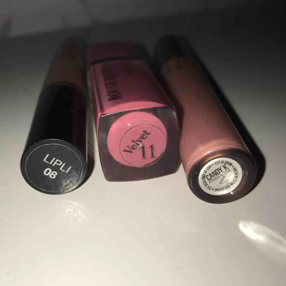 Tre olika liquid lipstick. Alla är äkta. Kylie Cosmetics köpte direkt från hennes hemsidan. Orderbekräftelse mail kan visas upp vid behov. . Accessoarer.
