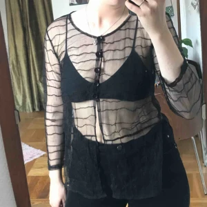  - Transparent kofta från humana🌹Står varken storlek eller märke men uppskattar till S-M, och den är i väldigt bra skick! 🌹