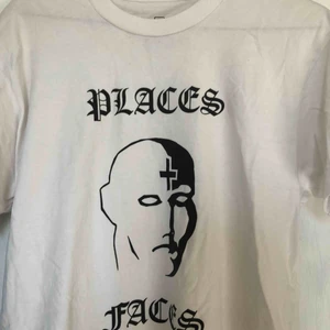  - Places + Faces tröja från ss18. Tröjan är i fint skick och självklart äkta, passar perfekt nu till sommaren. Tröjan är även unisex så den är relativt stor i storleken. Inga skambud. Köparen står för frakt!