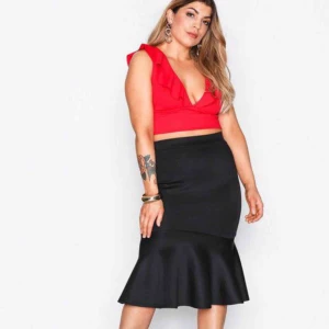  - Oanvänd kjol från Nelly One, lappen sitter kvar. 