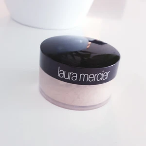  - Laura mercier loose powder används två gånger