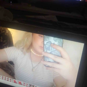  - Skit ballt o trendigt halsband. (Nyckel finns)  Fraktar mot fraktkostnad 😊