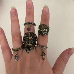  - 20kr/st + frakt. Paketpris kan ordnas vid köp av alla  (OBS, lejonringen och ringen med korset är såld) 