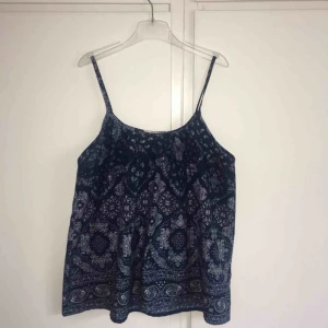  - Gulligt linne som passar till sommaren. Väldigt luftigt och skönt material. Frakt ingår ej i priset, möts ej upp. Jag tar swish! 