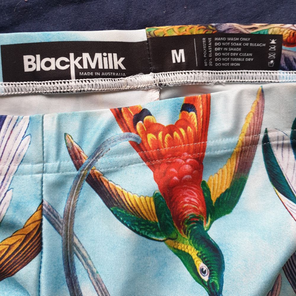 tropisk mönstrad färgglada leggings storlek M men passar även s. Från BlackMilk Australien. Kan skickas annars finns i Malmö . Jeans & Byxor.