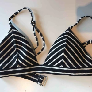  - Bikiniöverdel från hm, fint skick!  Köparen står för frakt (: