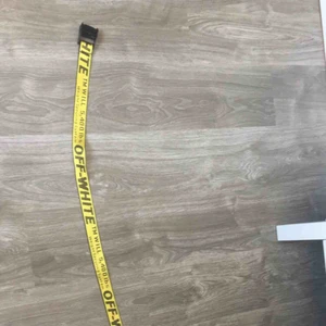  - Äkta off withe bälte användt två gånger köpt på off withe hemsidan för 1350kr frakt ligger på 50kr ansvarar ej för post slarv