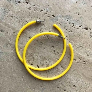  - Feta gula hoops! Köpare står för frakt! 