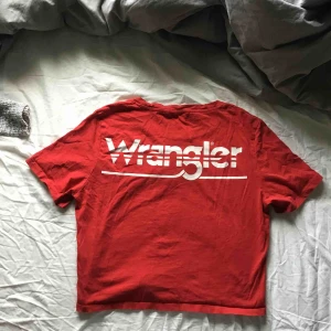  - Croppad wrangler tshirt, extreemt fin på sommaren.