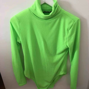  - Nyinköpt neon body från Bohoo