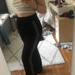  - Storlek M men sitter som en L-XL. Kan mötas upp i Linköping. Annars står du för frakten. Önskas fler bilder så säg till! ♥️