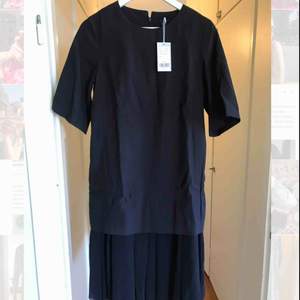 NEW COS dress Size 36, dark blue, has pockets