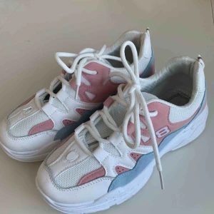  - Jättefina skor från itgirl! Endast använda en gång.