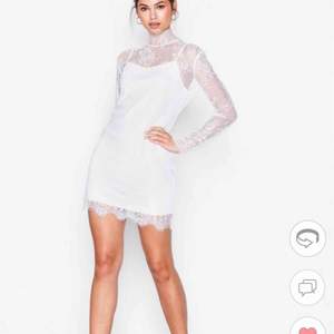 En OANVÄND klänning från Motel, beställd på Nelly.com det är en under- och överklänning mycket fin och helt oanvänd. Köpt för 499kr  Skriv för mer info 🌼