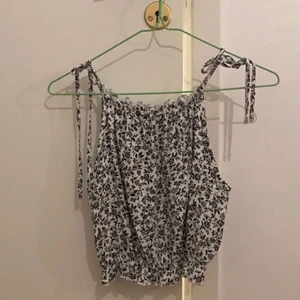  - brandy melville topp! fraktar inte men möts upp i stockholm!