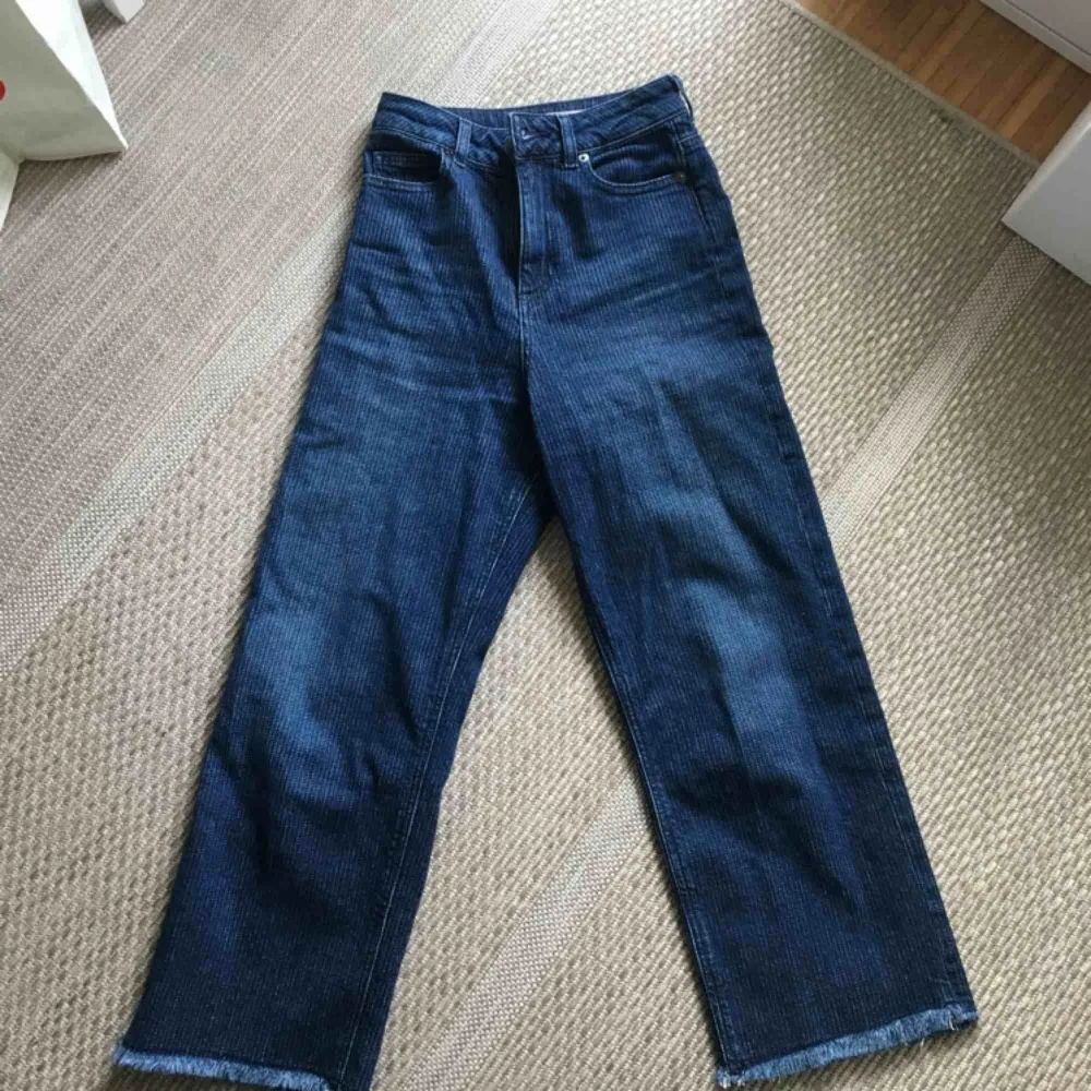 Vida mörkblå jeans  Använda ett fåtal gånger Petite- stl 24/30 . Jeans & Byxor.