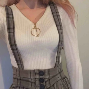  - Supergullig hängsel kjol/klänning köpt från plick som tyvärr är lite för stor för mig med strl 34 