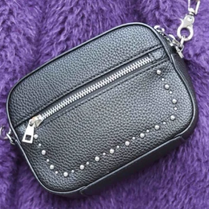  - Väska från Zara i nytt skick, kan användas som crossbody och midje väska.