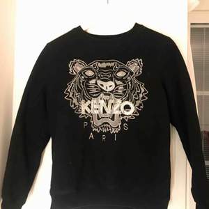 Äkta kenzo Paris sweatshirt använd 1 gång. Köpare står för frakt. Möts upp i sthlm. 