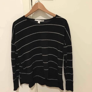  - Vit/svart randig tröja från & Other stories, passar även S! 