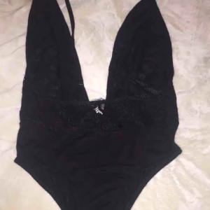  - En spets body som aldrig är använd bara testad 