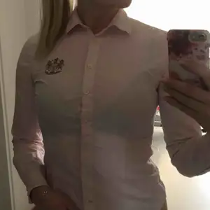 Sparsamt använd rosa Morris lady skjorta strl 36 Möts upp i Stockholm 