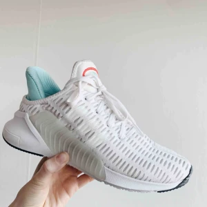  - Adidas Originals climacool i toppskick, använda max 5 ggr. Sköna och unika. Nypris: 1100:-. Finns i Västertorp men kan mötas upp i Stockholm city varje vardag. Skickas mot fraktavgift!