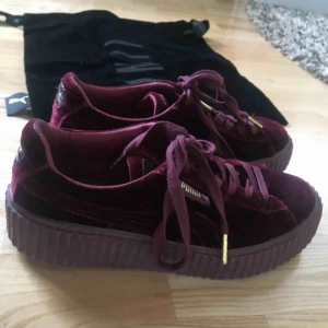  - Puma velvet Fenty creeper - mycket sparsamt använda! Sammetspåse medföljer