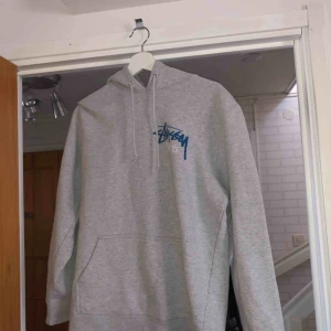  - Skitfet stussy tröja som jag köpte i stussy-butiken i Japan, alltså svår att få tag i. Köparen betalar för frakt.