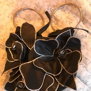  - Skin handväska med blommor 