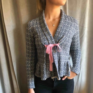  - Oddmolly kofta storlek 0=XS. Köparen står för frakten! (Priset kan diskuteras)