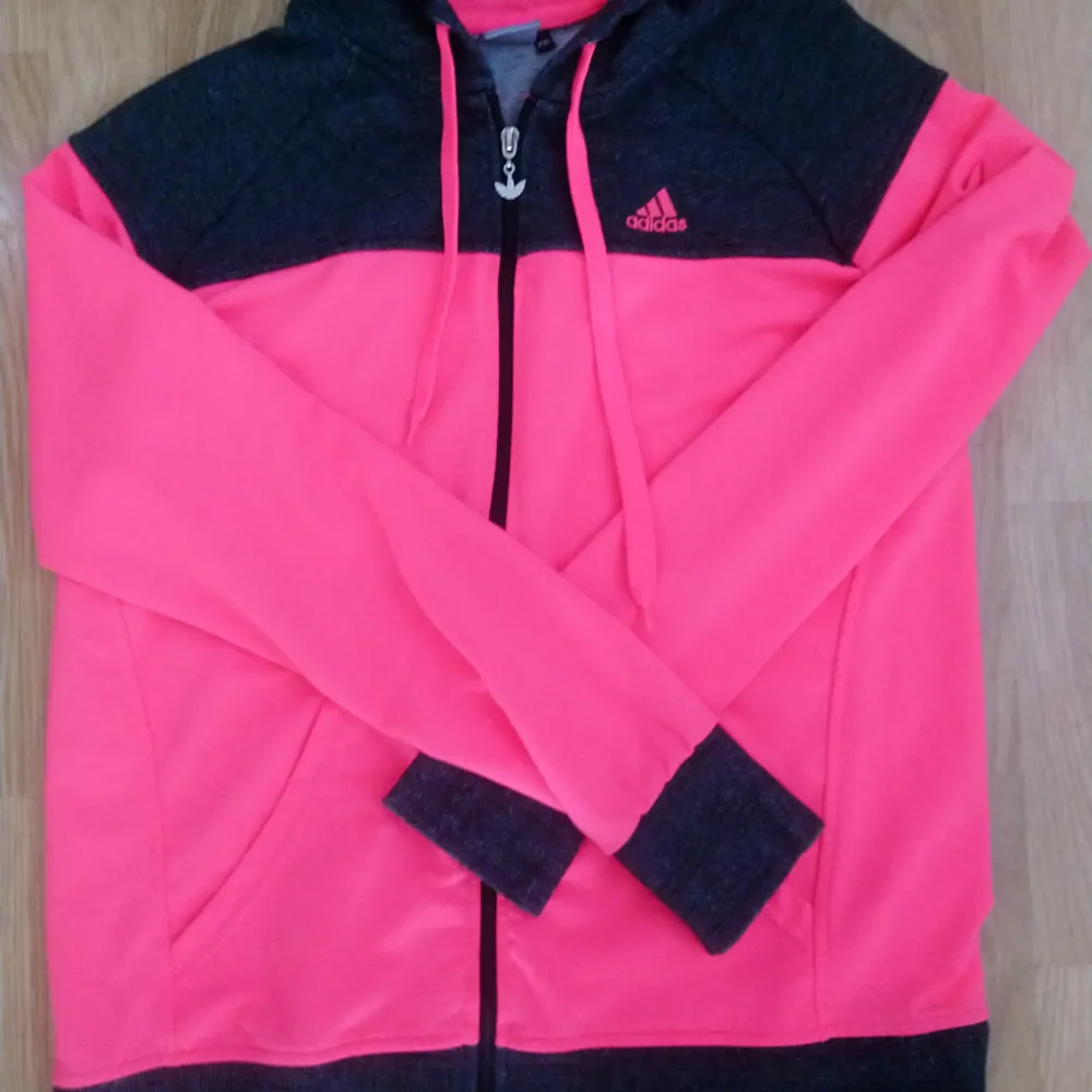 Adidas Huvtröja rosa storlek XXL . Hoodies.