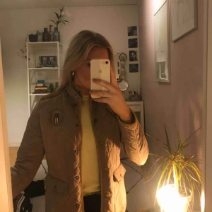  - Säljer min fina lexingtonjacka. Mycket bra skick. Köparen står för frakt! 