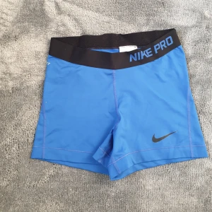  - Snygga träningshorts från Nike i storlek s nypris ca 269kr pris går att diskutera  Skickas mot frakt eller mötas upp 