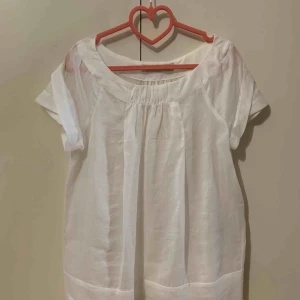 Zara topp - Zara topp i storlek s, fin skick, ingen fläcka. Finns i Odenplan Stockholm.