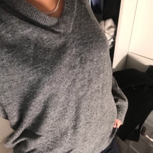 Tröja - V-ringad tröja från Hm. Frakt 30