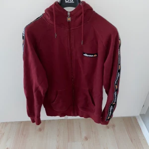 Ellesse, M  - Ellesse, M, knappt använd 9/10 